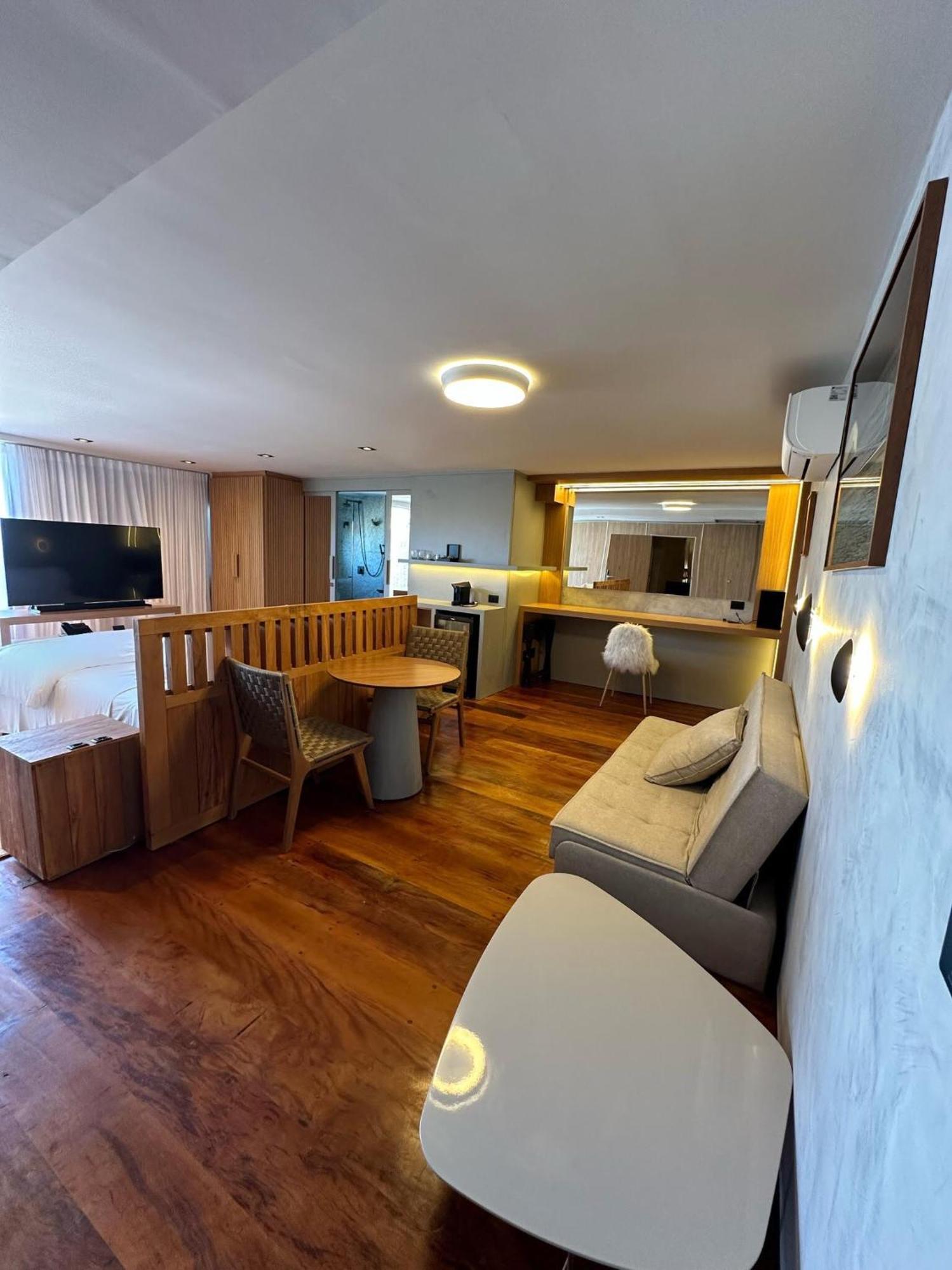 Duke Beach Hotel Маресиас Экстерьер фото