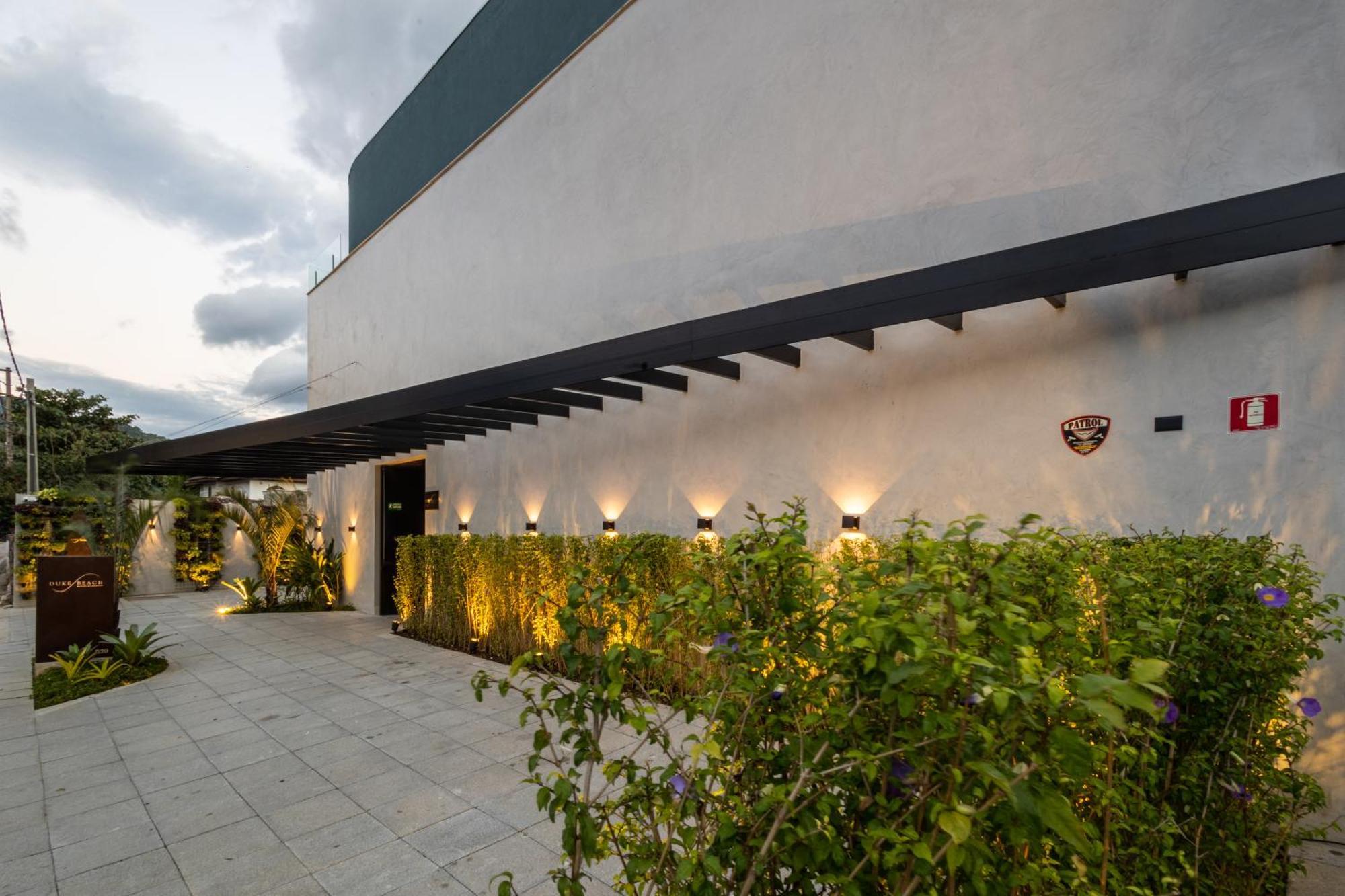 Duke Beach Hotel Маресиас Экстерьер фото