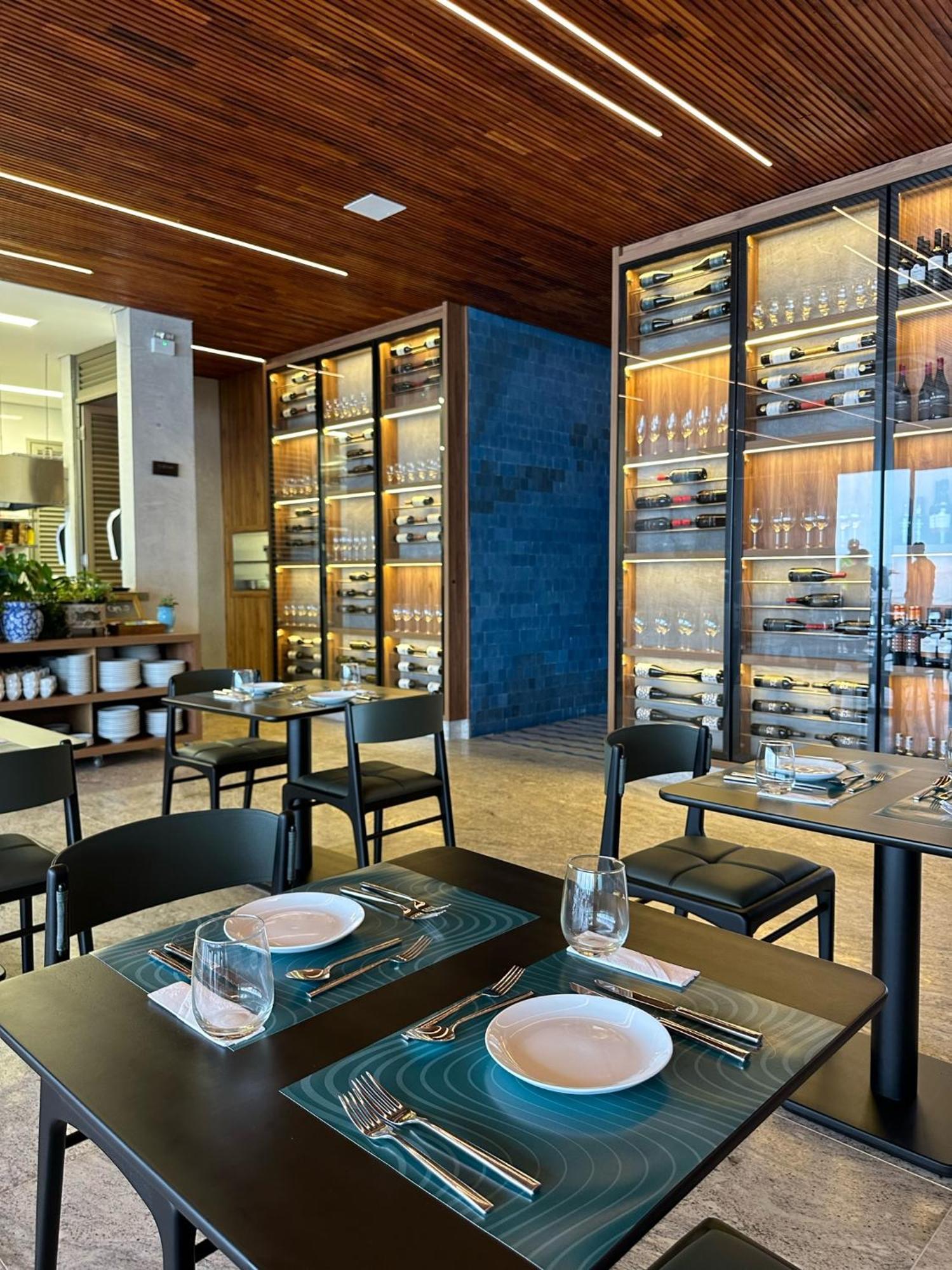Duke Beach Hotel Маресиас Экстерьер фото
