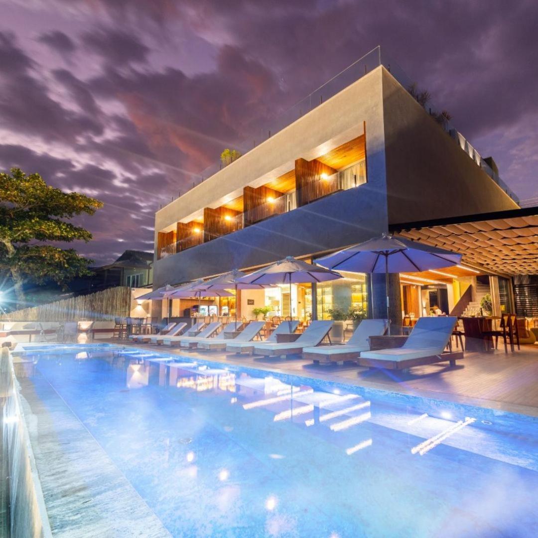 Duke Beach Hotel Маресиас Экстерьер фото