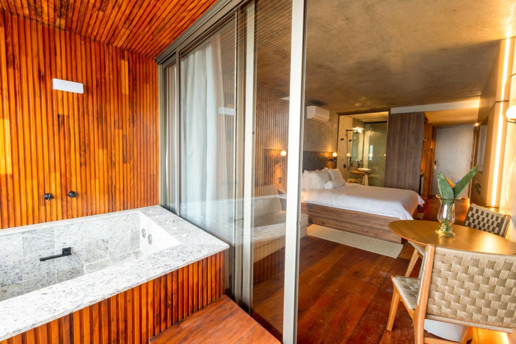 Duke Beach Hotel Маресиас Экстерьер фото