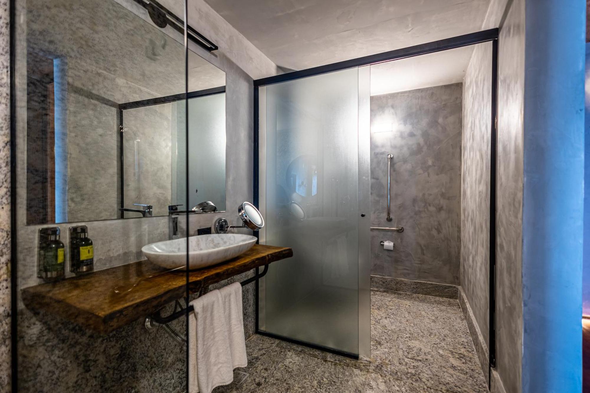 Duke Beach Hotel Маресиас Экстерьер фото