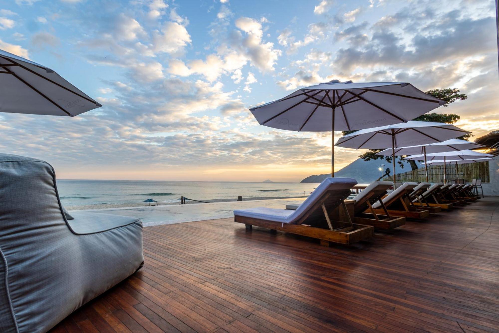 Duke Beach Hotel Маресиас Экстерьер фото