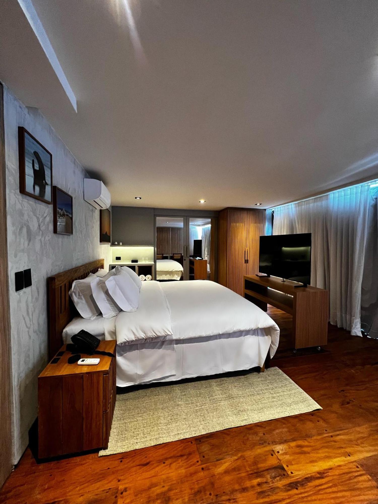 Duke Beach Hotel Маресиас Экстерьер фото